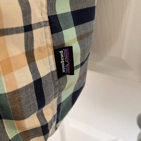 Mens Patagonia Short Sleeve Plaid Button Up Cotton Blend Shirt - Picture 2 of 10